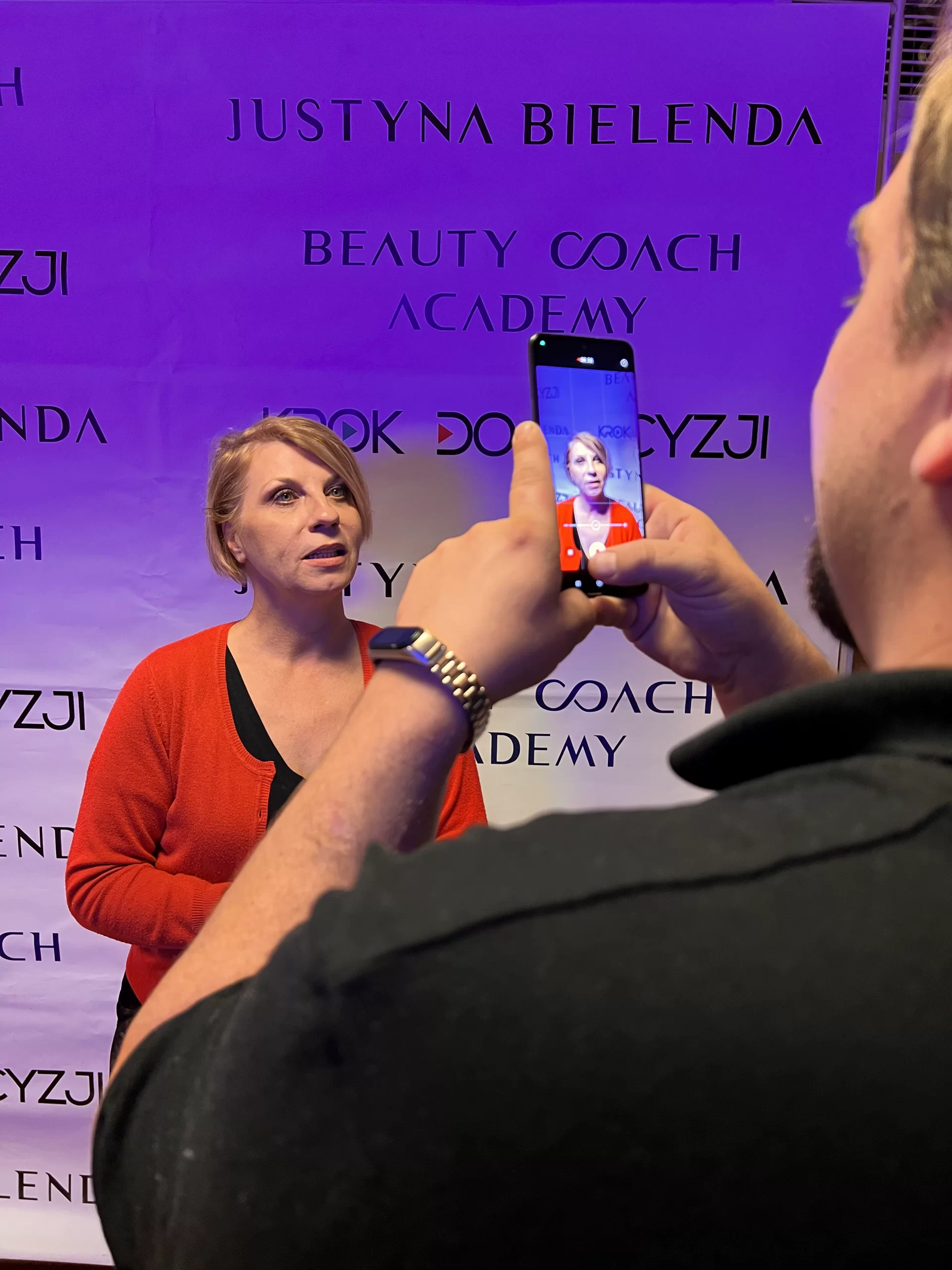 Uczestnik-BCA-nagrywa-telefonem-podczas-ćwiczenia